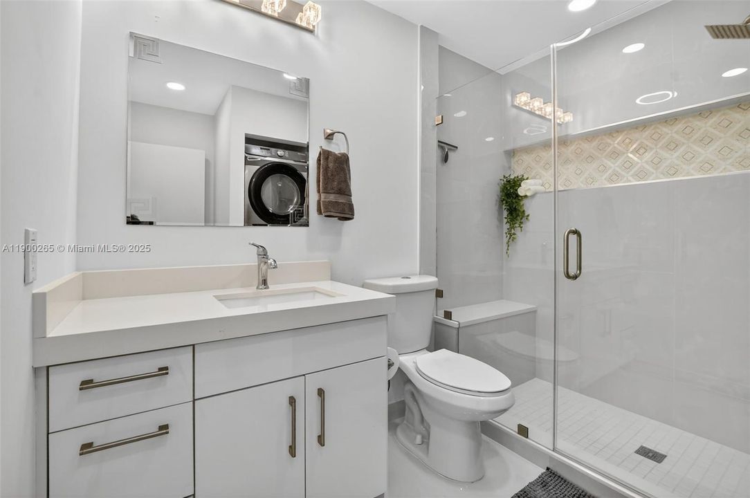 Active With Contract: $309,000 (2 beds, 2 baths, 1216 Square Feet)