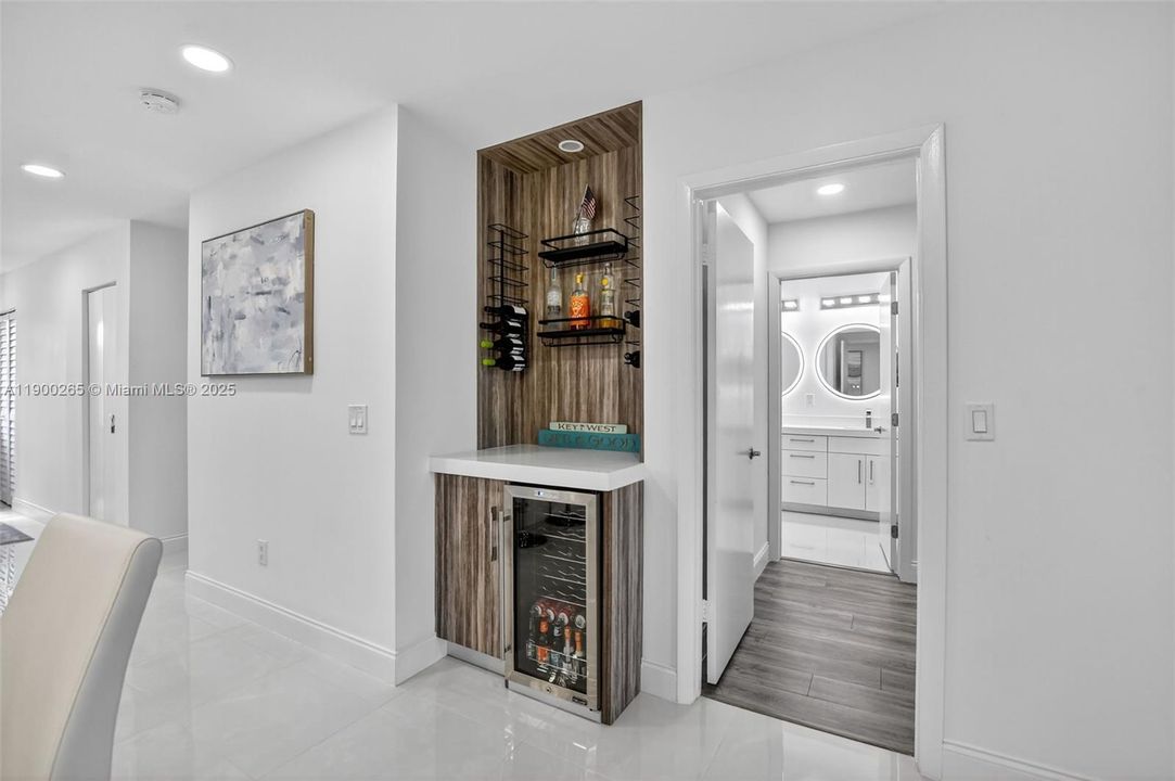 Active With Contract: $309,000 (2 beds, 2 baths, 1216 Square Feet)