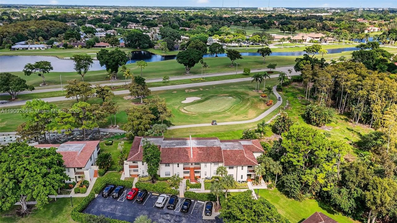 Active With Contract: $309,000 (2 beds, 2 baths, 1216 Square Feet)