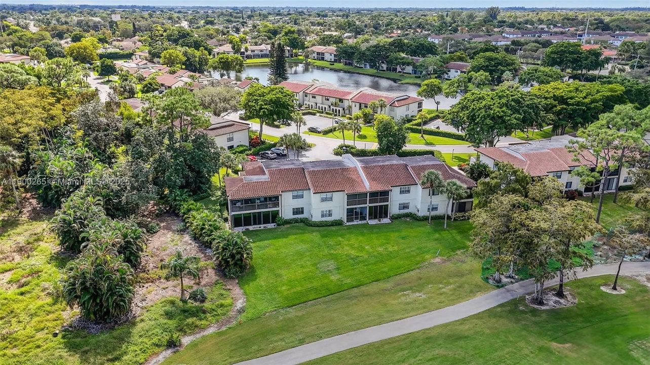 Active With Contract: $309,000 (2 beds, 2 baths, 1216 Square Feet)