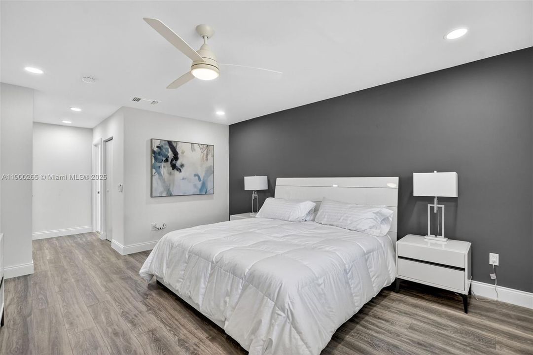 Active With Contract: $309,000 (2 beds, 2 baths, 1216 Square Feet)