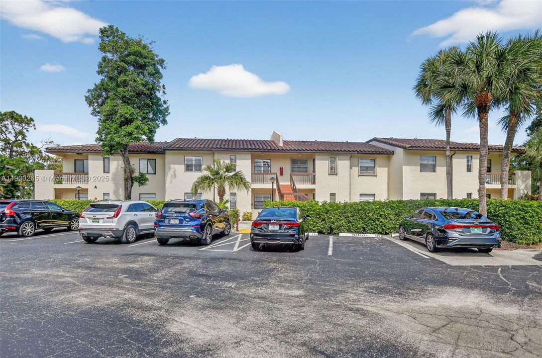 Active With Contract: $309,000 (2 beds, 2 baths, 1216 Square Feet)