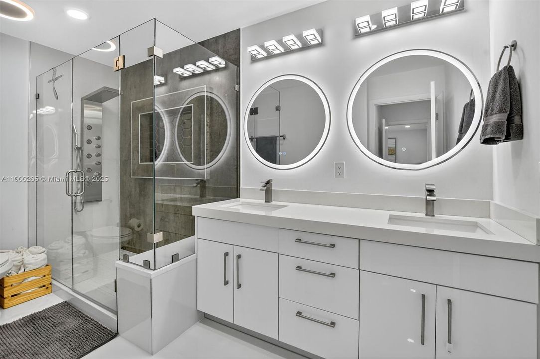 Active With Contract: $309,000 (2 beds, 2 baths, 1216 Square Feet)