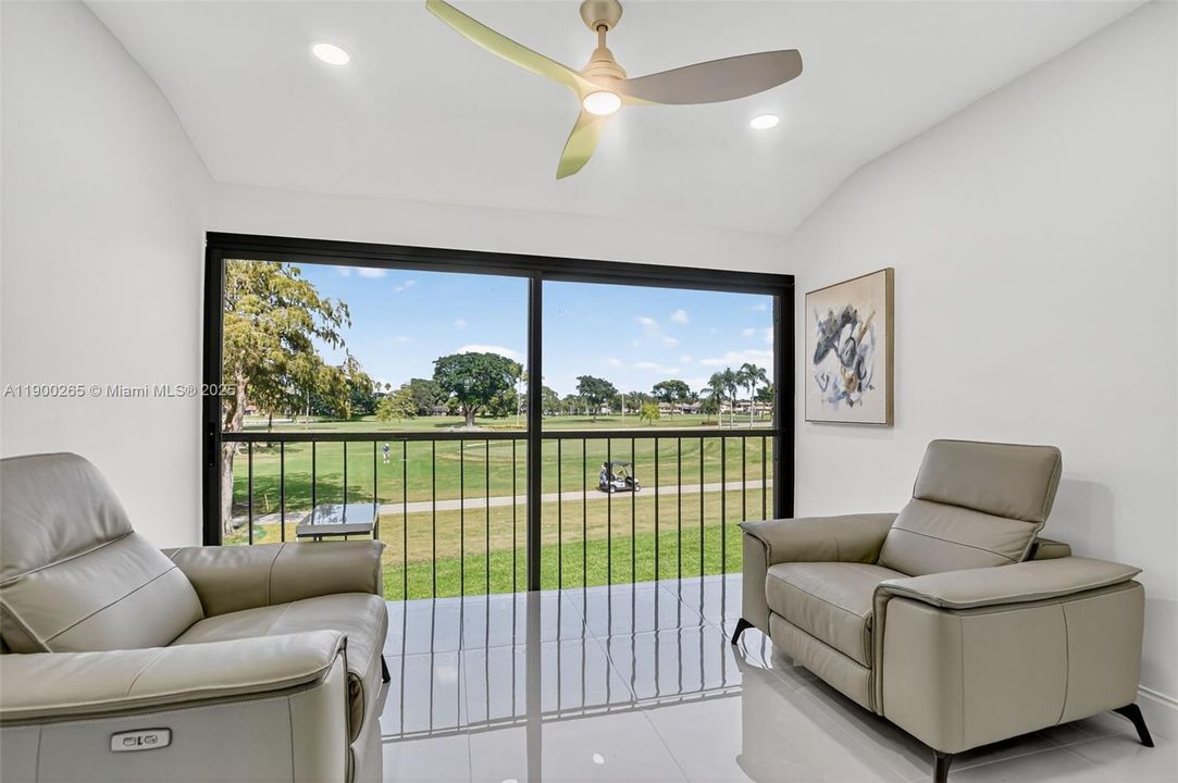 Active With Contract: $309,000 (2 beds, 2 baths, 1216 Square Feet)