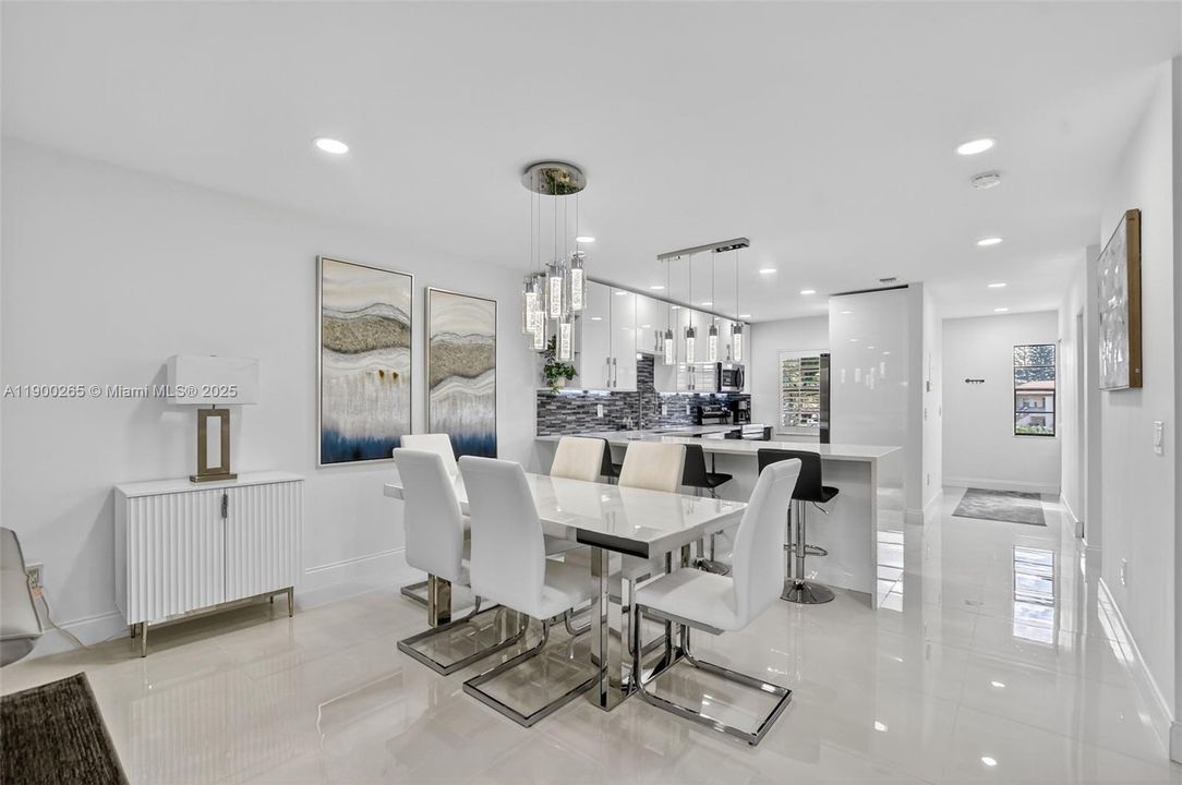 Active With Contract: $309,000 (2 beds, 2 baths, 1216 Square Feet)