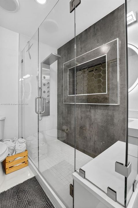 Active With Contract: $309,000 (2 beds, 2 baths, 1216 Square Feet)