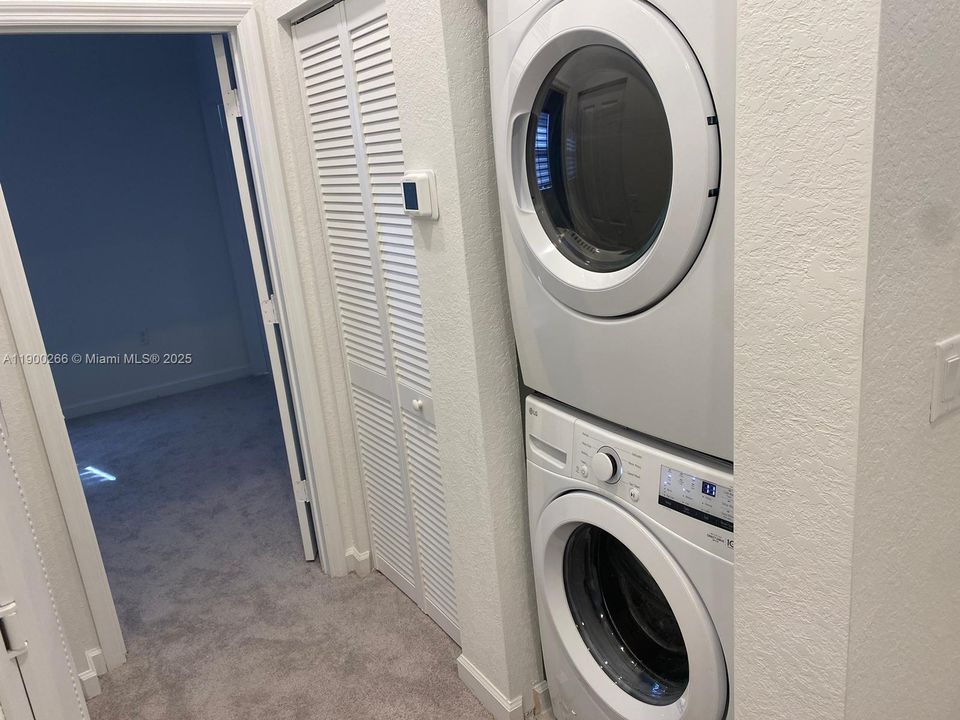 В аренду: $2,500 (3 спален, 3 ванн, 1328 Квадратных фут)