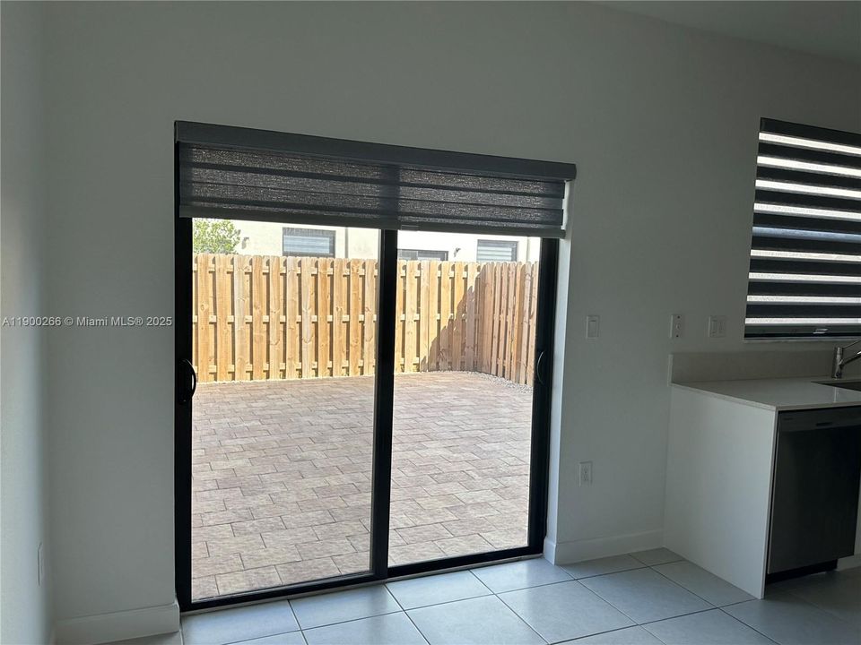 В аренду: $2,500 (3 спален, 3 ванн, 1328 Квадратных фут)