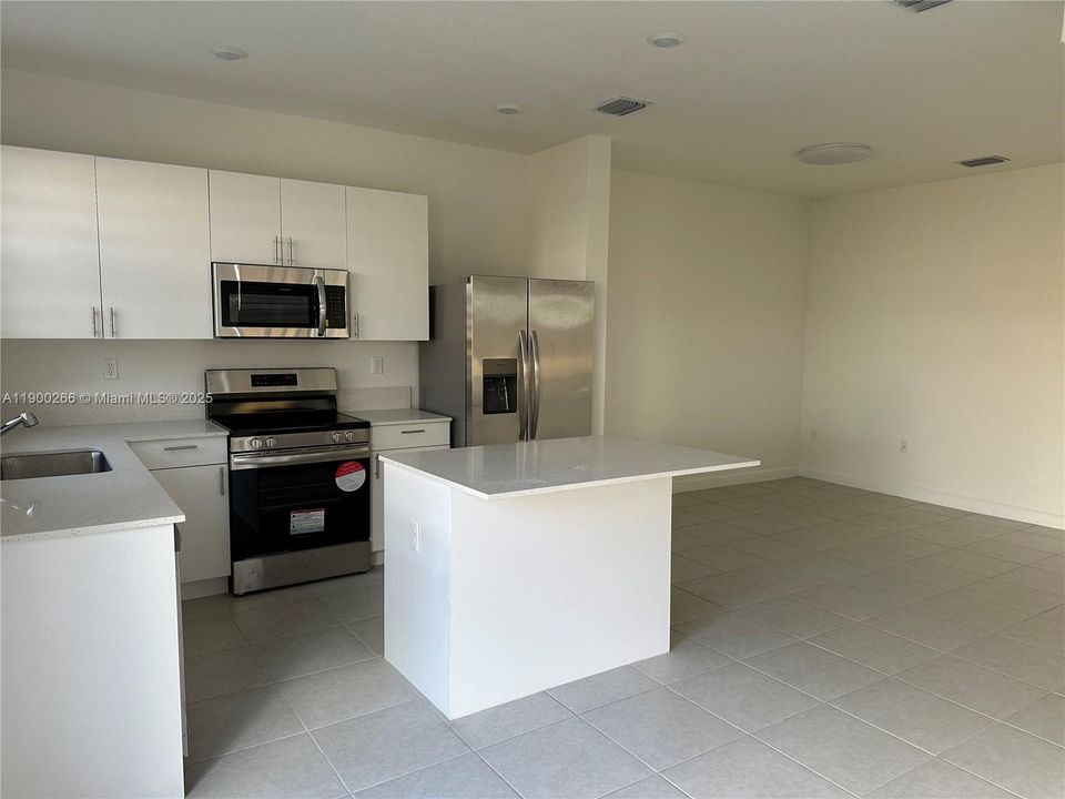 В аренду: $2,500 (3 спален, 3 ванн, 1328 Квадратных фут)