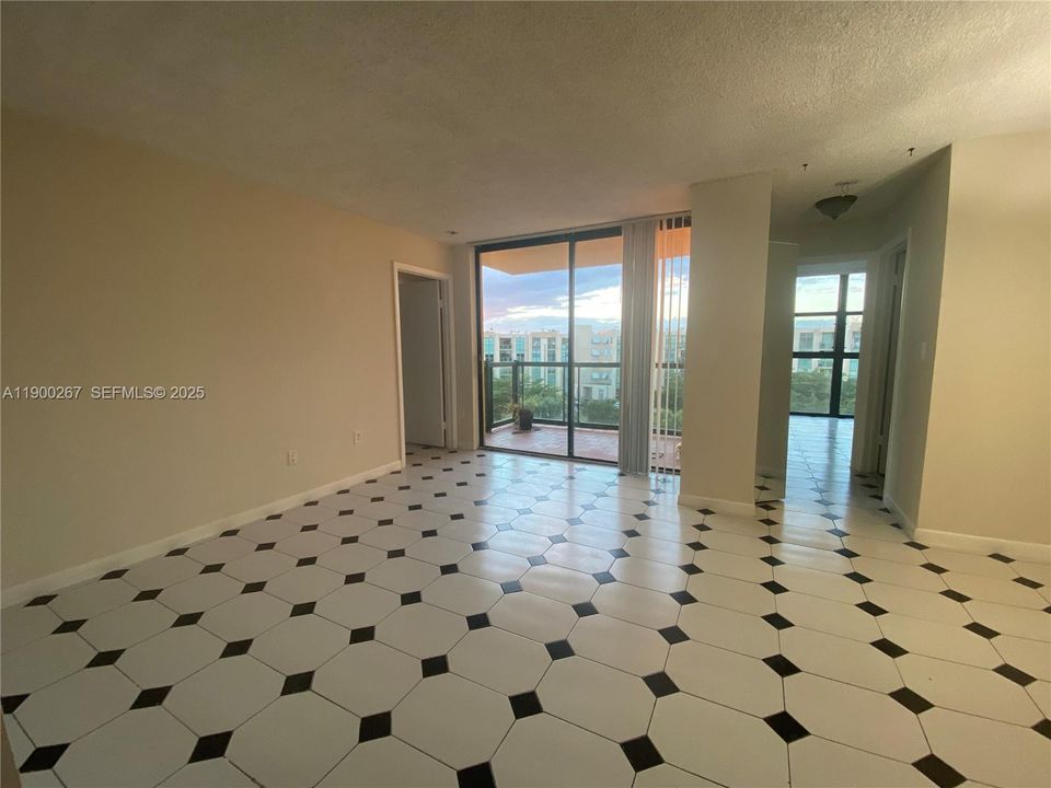 For Rent: $2,200 (2 beds, 2 baths, 898 Square Feet)