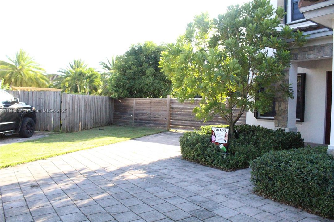 出租: $4,500 (4 贝兹, 4 浴室, 2990 平方英尺)