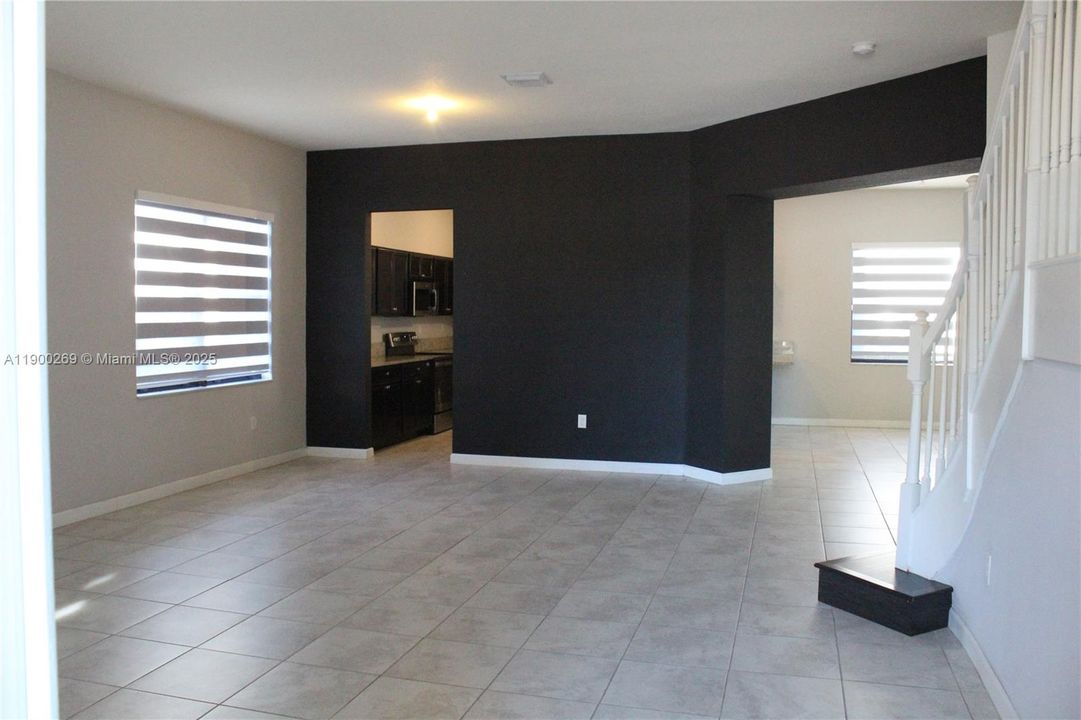 出租: $4,500 (4 贝兹, 4 浴室, 2990 平方英尺)