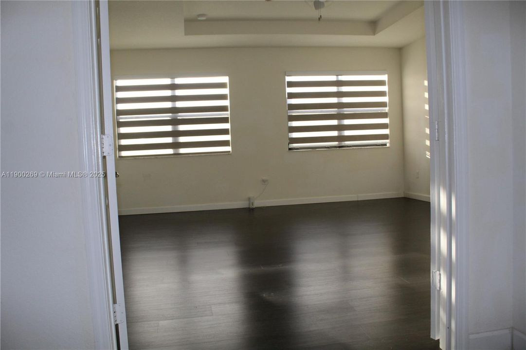 出租: $4,500 (4 贝兹, 4 浴室, 2990 平方英尺)