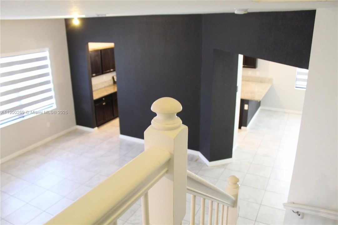 出租: $4,500 (4 贝兹, 4 浴室, 2990 平方英尺)