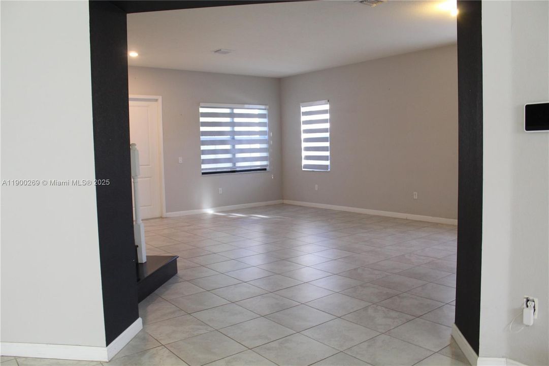 出租: $4,500 (4 贝兹, 4 浴室, 2990 平方英尺)