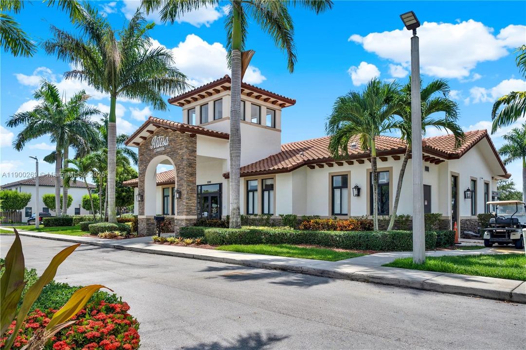 出租: $4,500 (4 贝兹, 4 浴室, 2990 平方英尺)