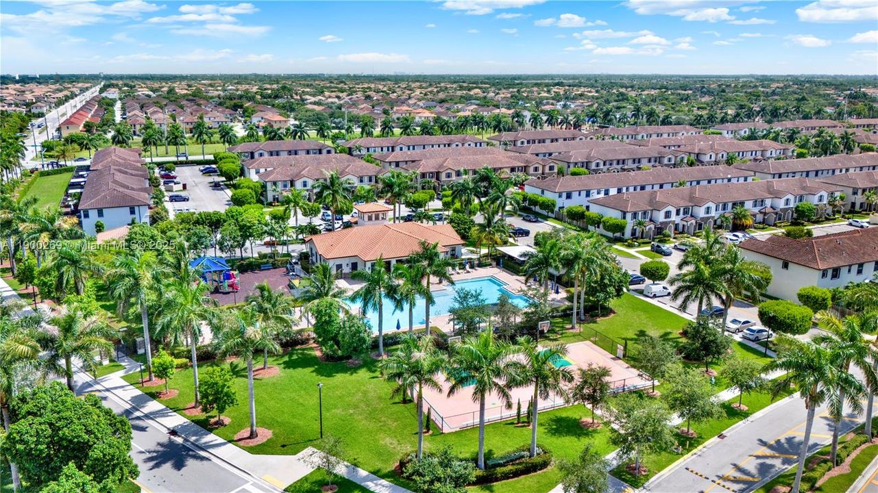 出租: $4,500 (4 贝兹, 4 浴室, 2990 平方英尺)