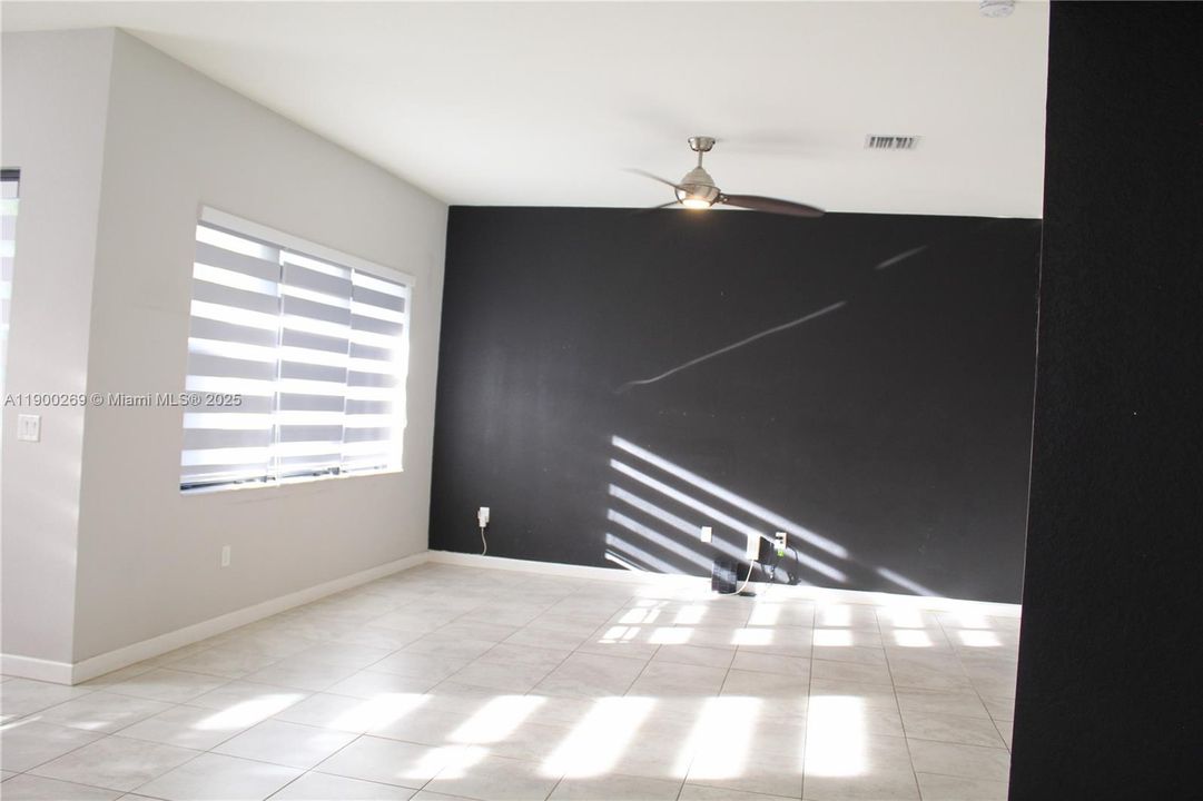 出租: $4,500 (4 贝兹, 4 浴室, 2990 平方英尺)