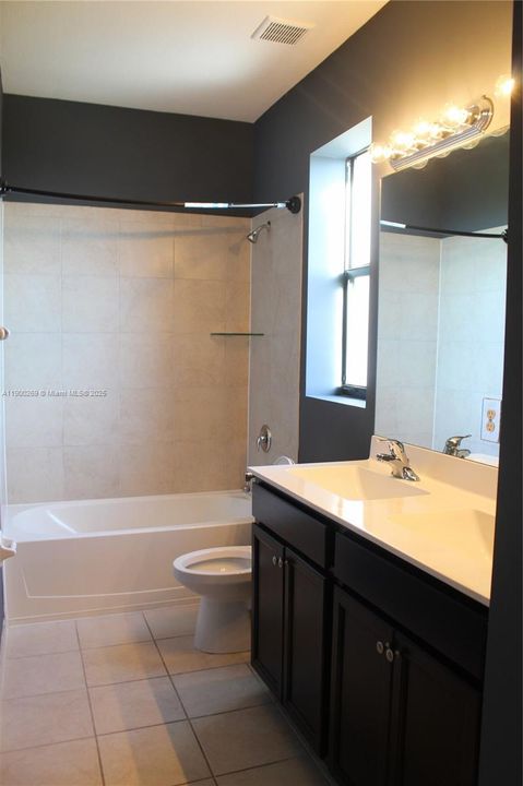 出租: $4,500 (4 贝兹, 4 浴室, 2990 平方英尺)