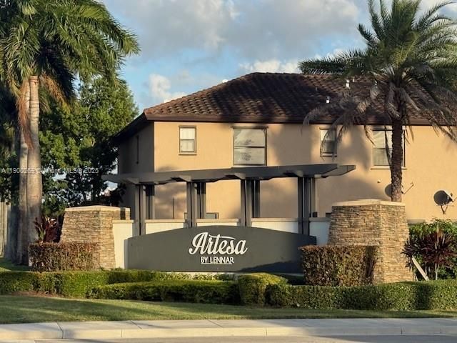 出租: $4,500 (4 贝兹, 4 浴室, 2990 平方英尺)