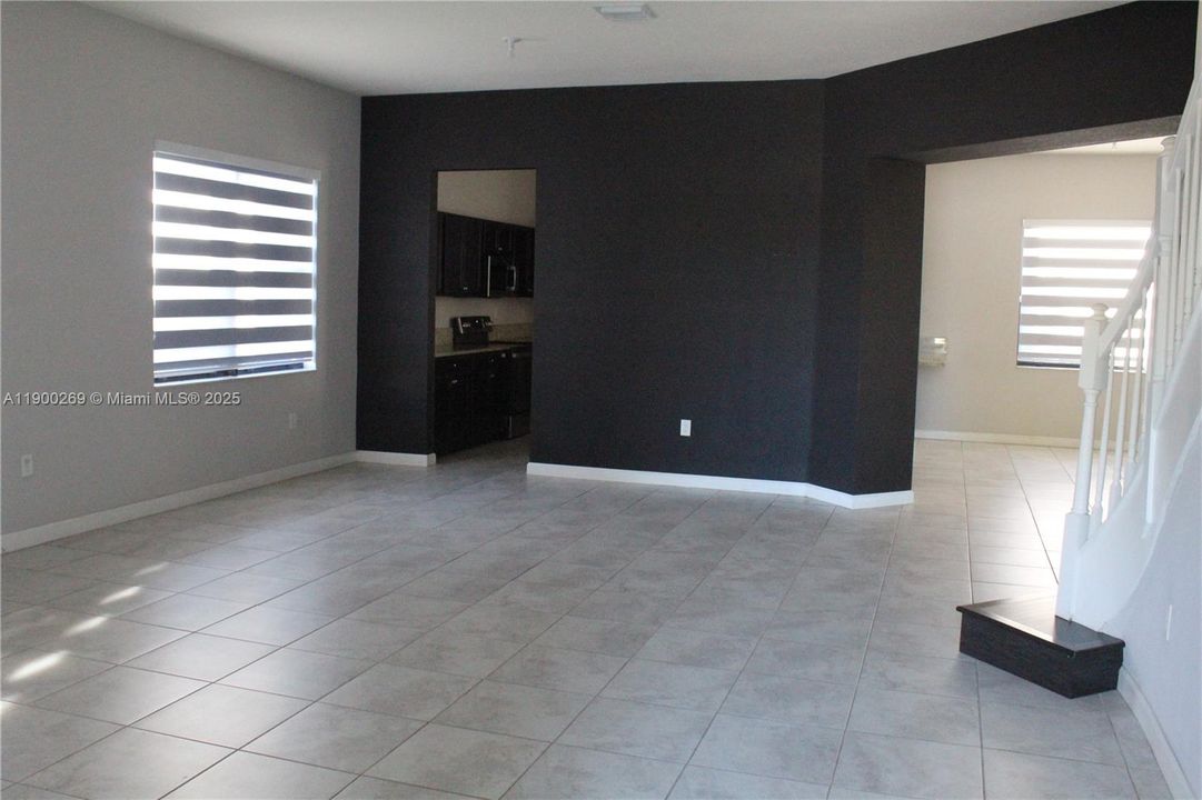 出租: $4,500 (4 贝兹, 4 浴室, 2990 平方英尺)