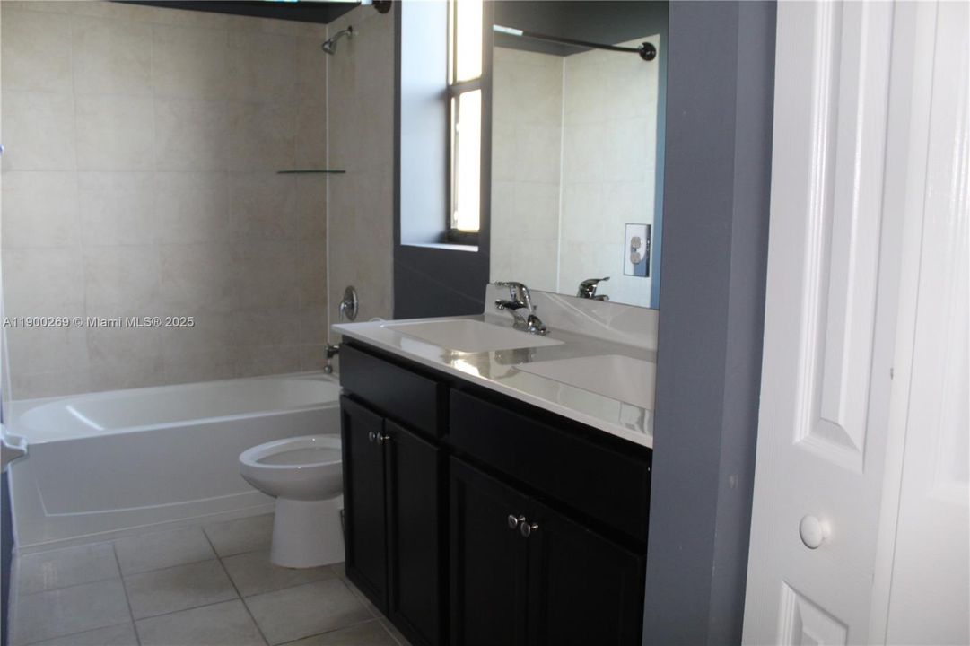 出租: $4,500 (4 贝兹, 4 浴室, 2990 平方英尺)