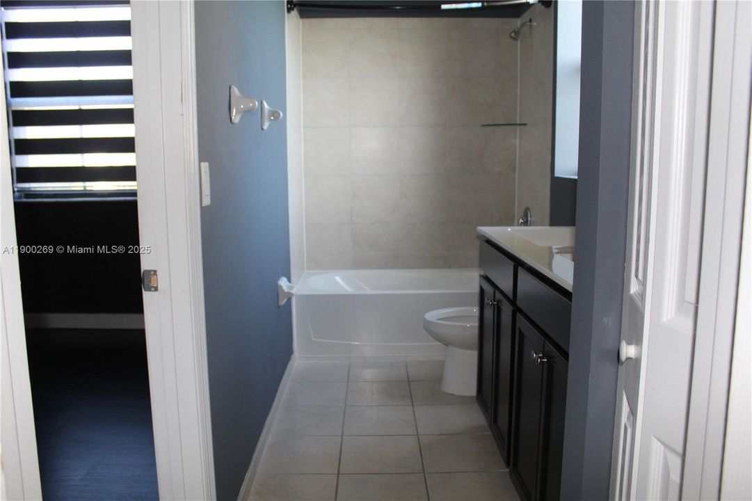 出租: $4,500 (4 贝兹, 4 浴室, 2990 平方英尺)