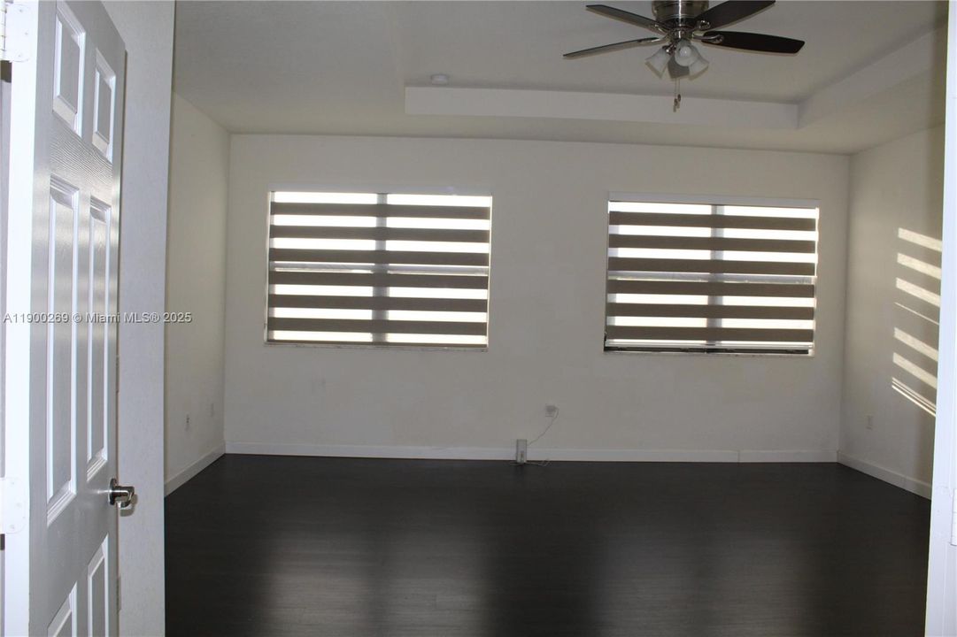 出租: $4,500 (4 贝兹, 4 浴室, 2990 平方英尺)