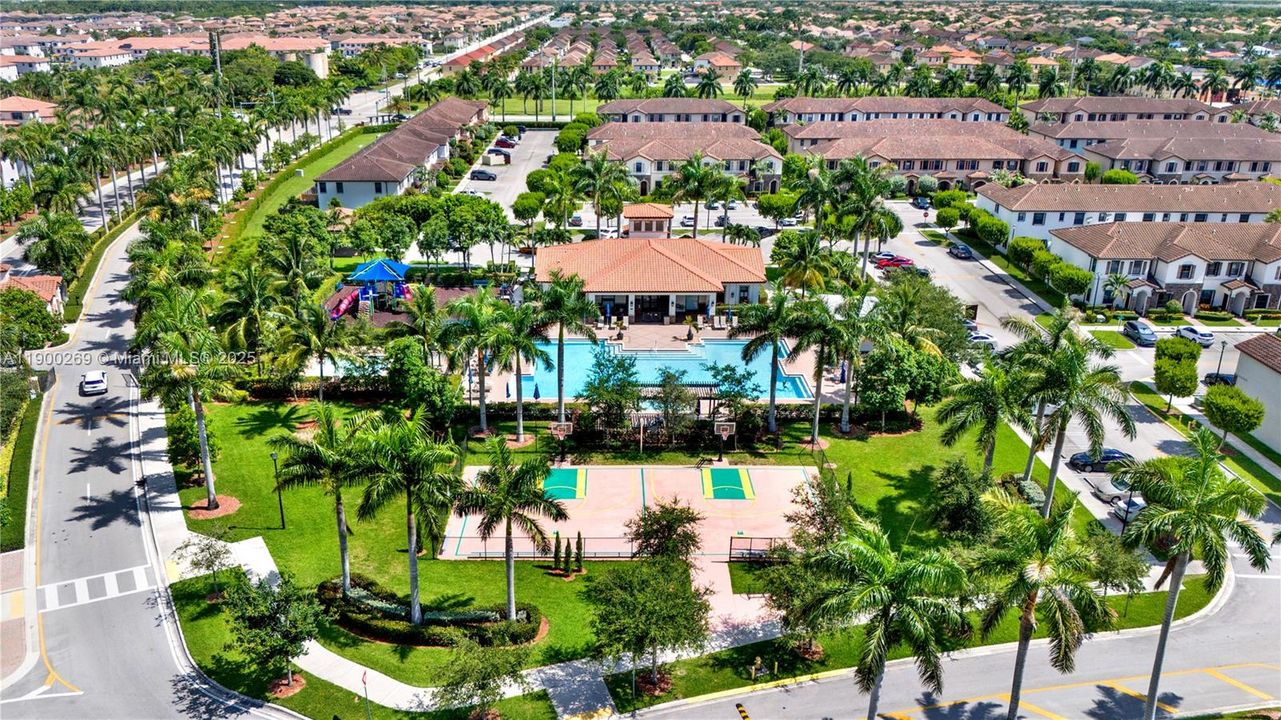 出租: $4,500 (4 贝兹, 4 浴室, 2990 平方英尺)