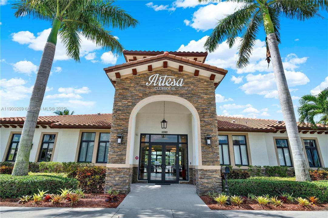 出租: $4,500 (4 贝兹, 4 浴室, 2990 平方英尺)