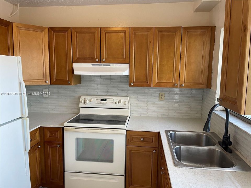 For Rent: $1,950 (2 beds, 2 baths, 10537 Square Feet)