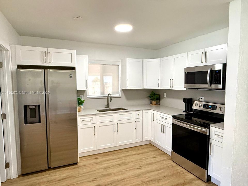 最近租的: $3,300 (4 贝兹, 2 浴室, 1700 平方英尺)