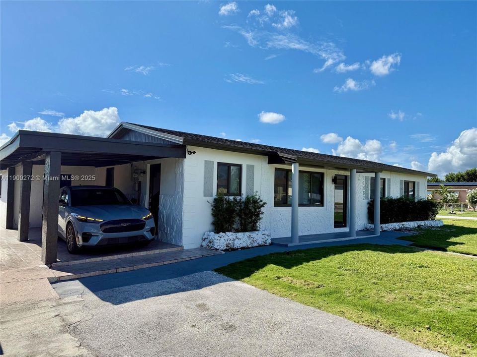 最近租的: $3,300 (4 贝兹, 2 浴室, 1700 平方英尺)