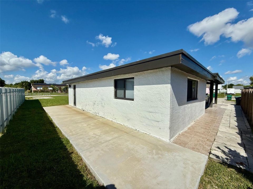 最近租的: $3,300 (4 贝兹, 2 浴室, 1700 平方英尺)