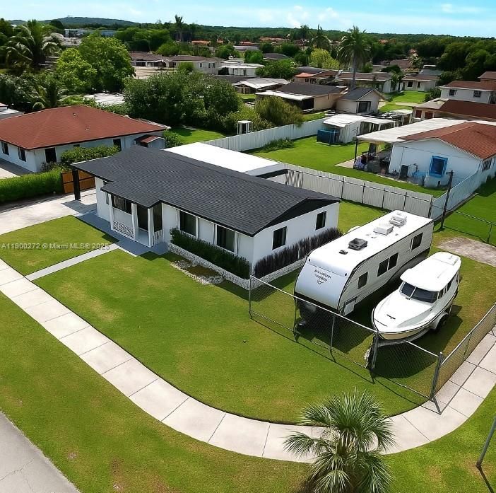 最近租的: $3,300 (4 贝兹, 2 浴室, 1700 平方英尺)