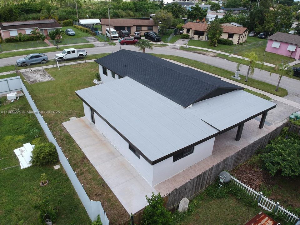 最近租的: $3,300 (4 贝兹, 2 浴室, 1700 平方英尺)