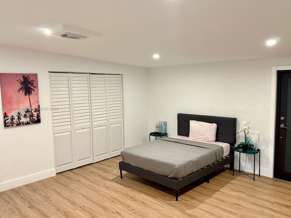 最近租的: $3,300 (4 贝兹, 2 浴室, 1700 平方英尺)