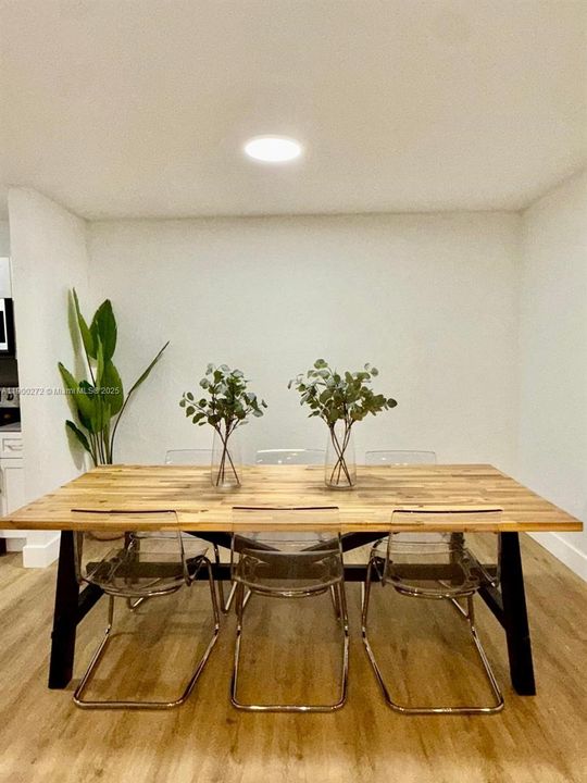 最近租的: $3,300 (4 贝兹, 2 浴室, 1700 平方英尺)