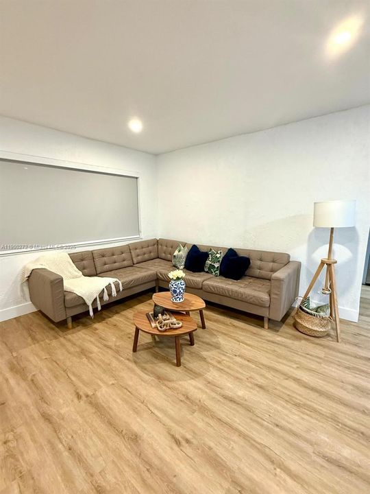 最近租的: $3,300 (4 贝兹, 2 浴室, 1700 平方英尺)