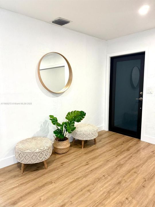 最近租的: $3,300 (4 贝兹, 2 浴室, 1700 平方英尺)