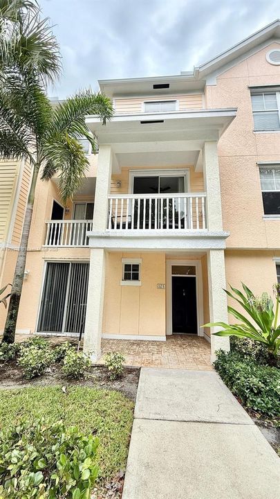 Recently Rented: $2,700 (2 beds, 2 baths, 1194 Square Feet)