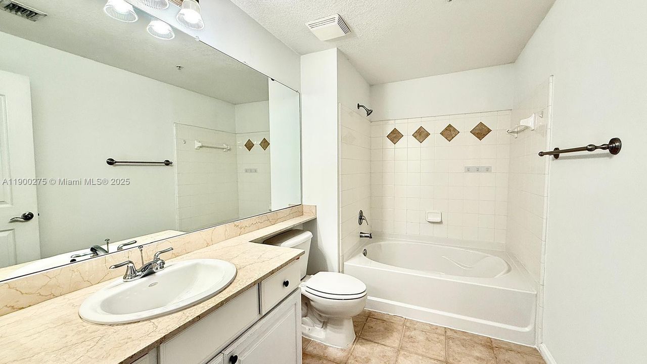 Recently Rented: $2,700 (2 beds, 2 baths, 1194 Square Feet)