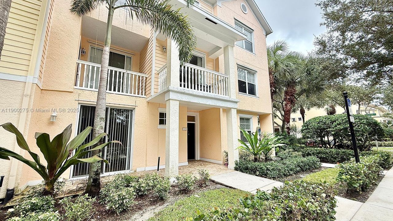 Recently Rented: $2,700 (2 beds, 2 baths, 1194 Square Feet)