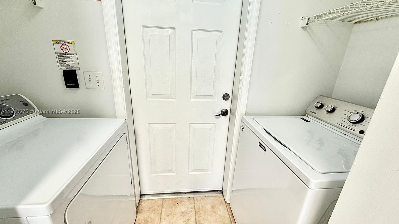 Recently Rented: $2,700 (2 beds, 2 baths, 1194 Square Feet)