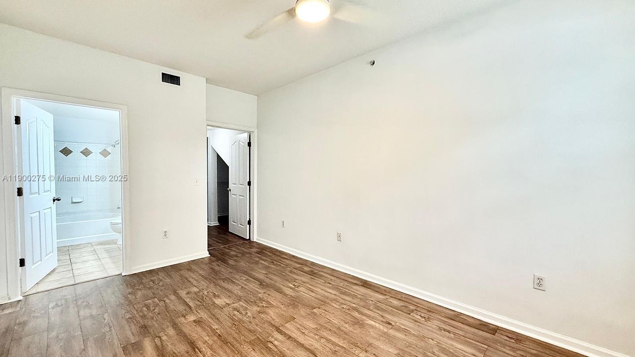 Recently Rented: $2,700 (2 beds, 2 baths, 1194 Square Feet)