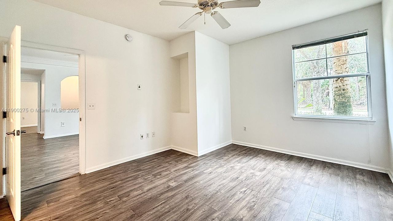 Recently Rented: $2,700 (2 beds, 2 baths, 1194 Square Feet)