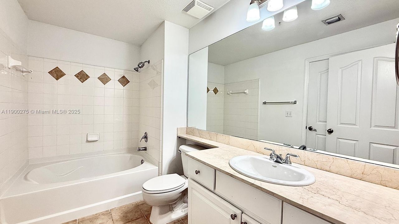 Recently Rented: $2,700 (2 beds, 2 baths, 1194 Square Feet)