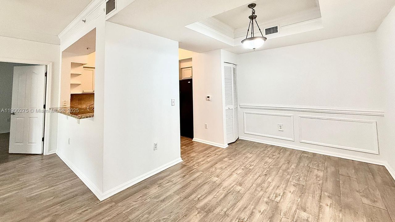 Recently Rented: $2,700 (2 beds, 2 baths, 1194 Square Feet)