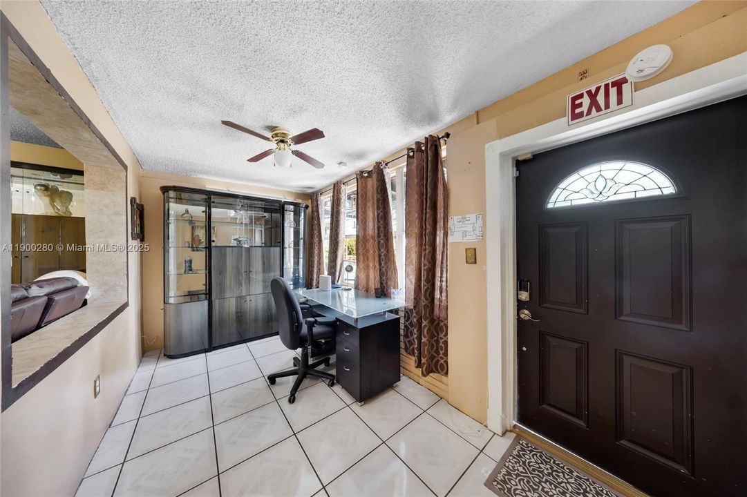 For Rent: $2,700 (3 beds, 1 baths, 1234 Square Feet)