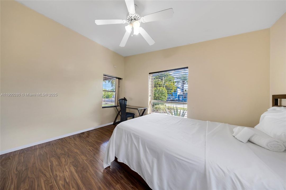 For Rent: $2,700 (3 beds, 1 baths, 1234 Square Feet)